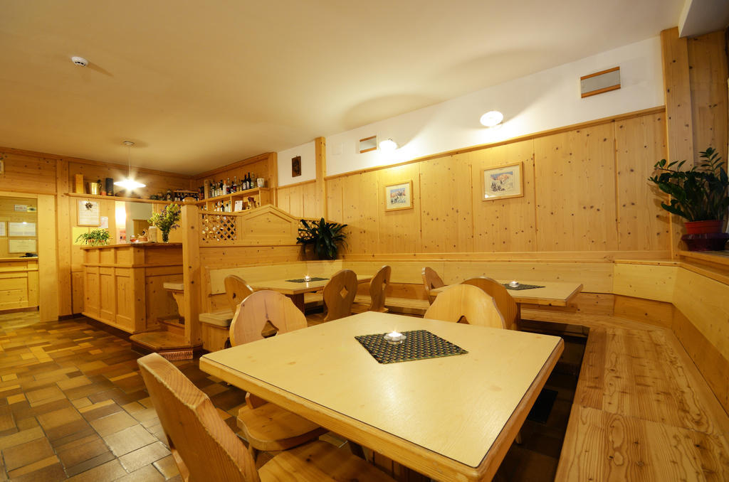 Albergo Sporting เปอิโอโฟนติ ภายนอก รูปภาพ