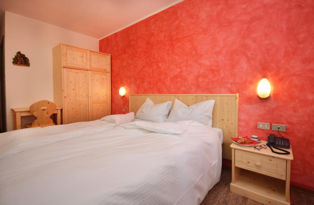 Albergo Sporting เปอิโอโฟนติ ภายนอก รูปภาพ