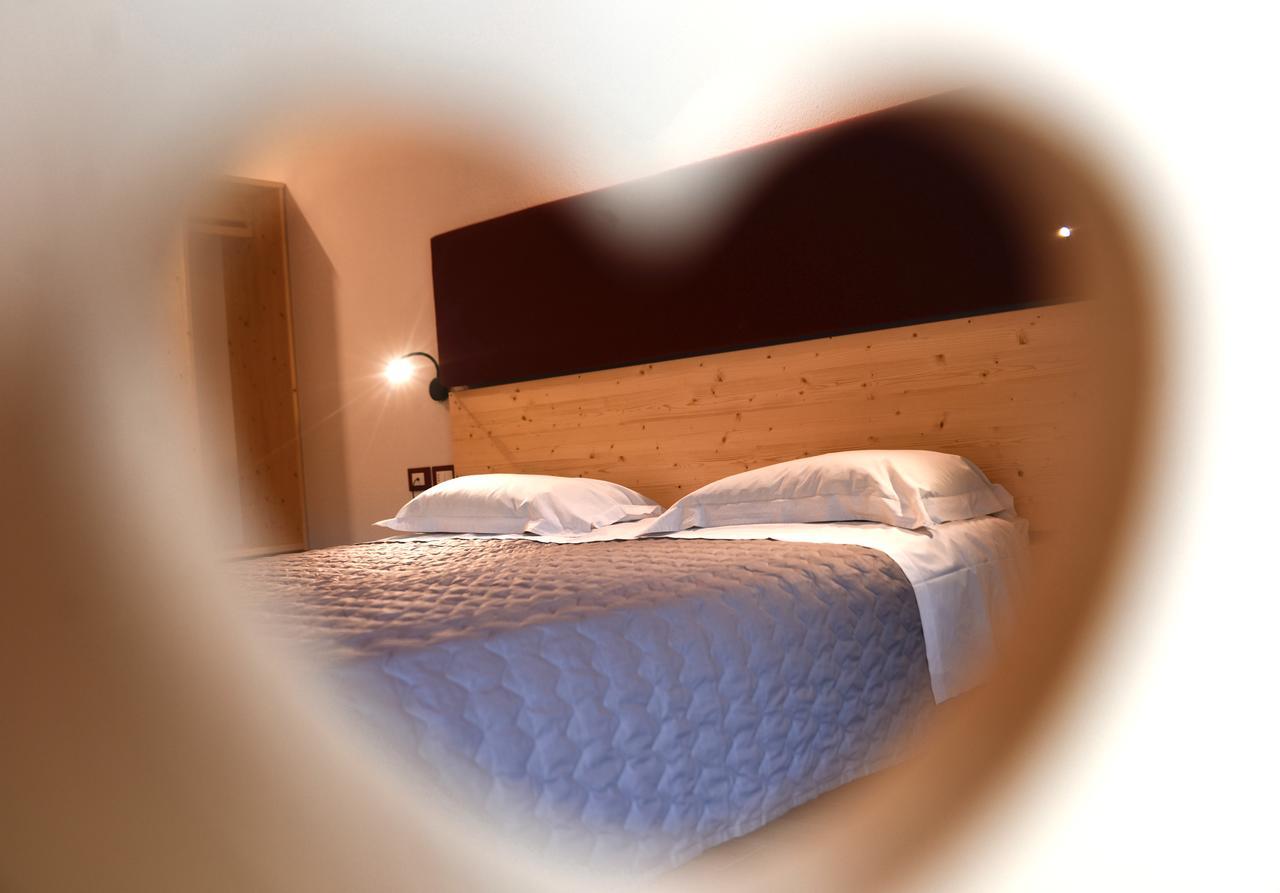 Albergo Sporting เปอิโอโฟนติ ภายนอก รูปภาพ