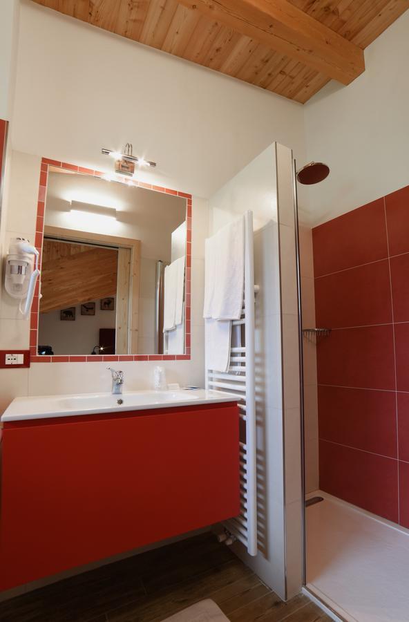 Albergo Sporting เปอิโอโฟนติ ภายนอก รูปภาพ